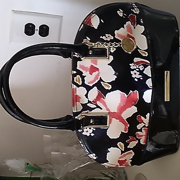 Anne Klein Handbags - Anne Klein, Patent Leather Floral handbag